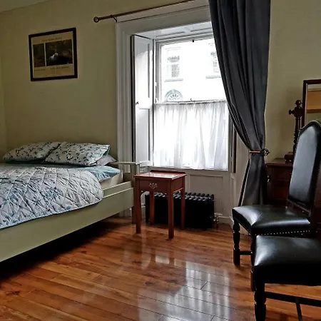 The Forum Mountmellick - Tourist Hostel *